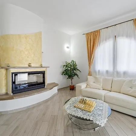 Holiday home Fraisca *