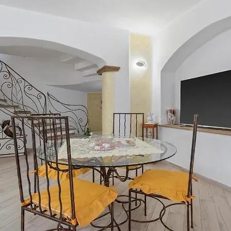 Holiday home Fraisca